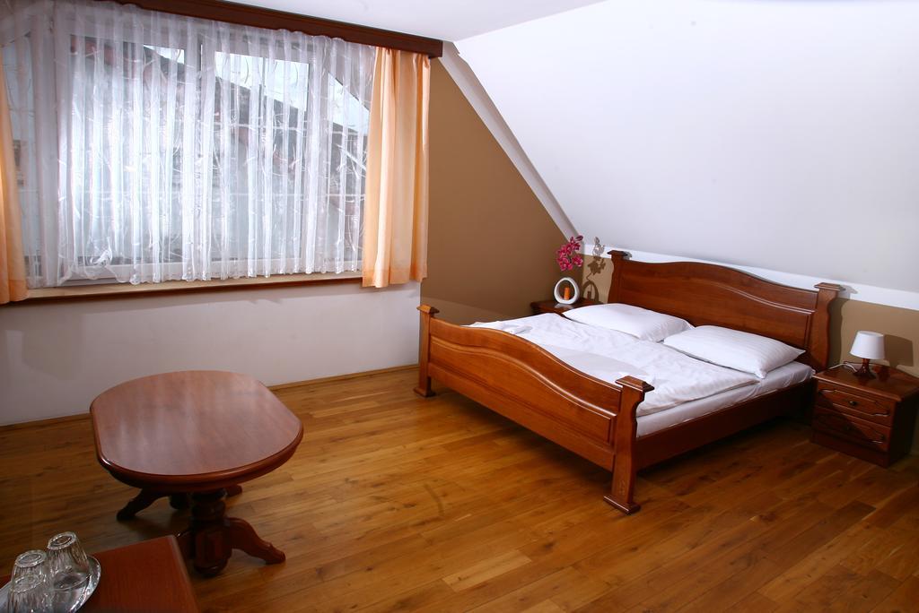 Penzion Fajn *** Pardubice Room photo